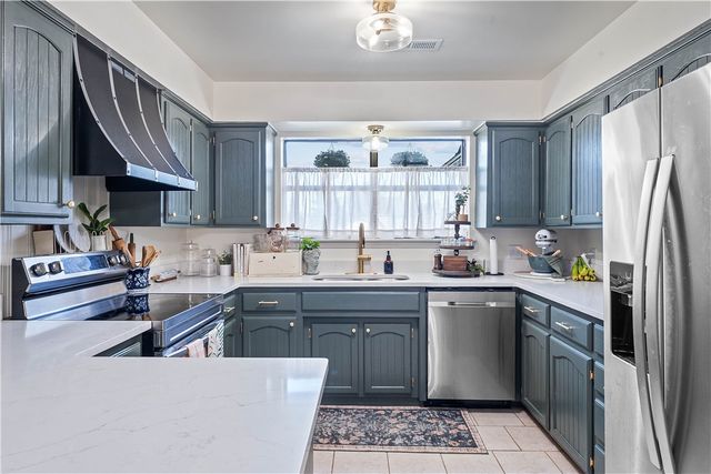 9 NW K Place, Bentonville, AR 72712