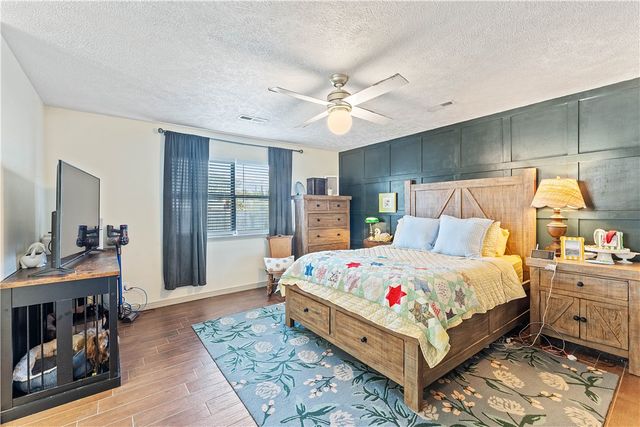 9 NW K Place, Bentonville, AR 72712