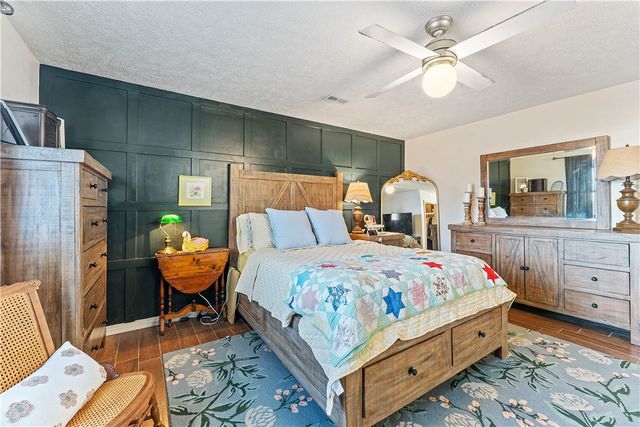 9 NW K Place, Bentonville, AR 72712