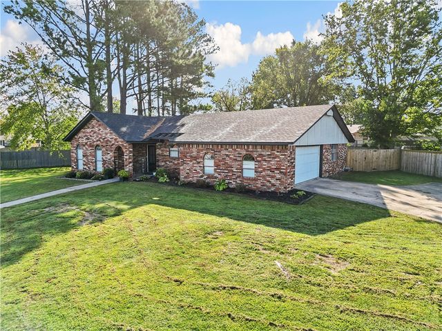 9 NW K Place, Bentonville, AR 72712