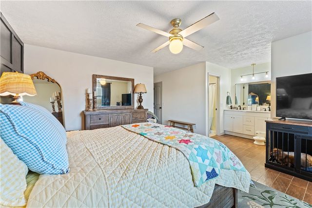 9 NW K Place, Bentonville, AR 72712