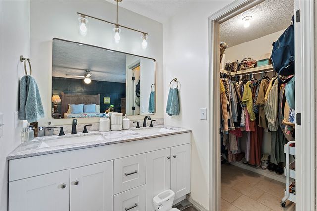 9 NW K Place, Bentonville, AR 72712