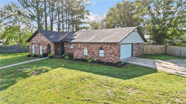 9 NW K Place, Bentonville, AR 72712