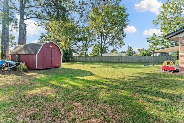 9 NW K Place, Bentonville, AR 72712