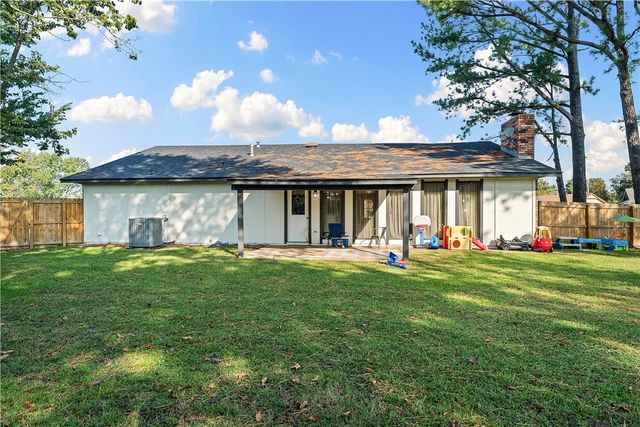 9 NW K Place, Bentonville, AR 72712