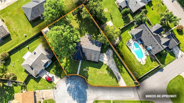 9 NW K Place, Bentonville, AR 72712