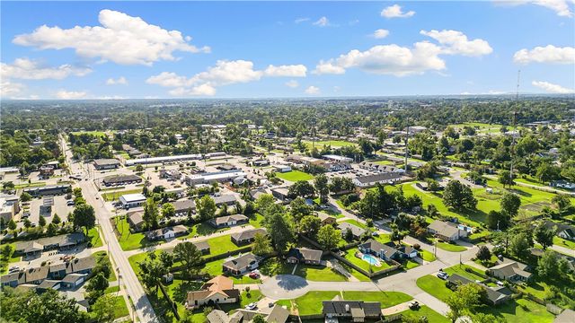 9 NW K Place, Bentonville, AR 72712