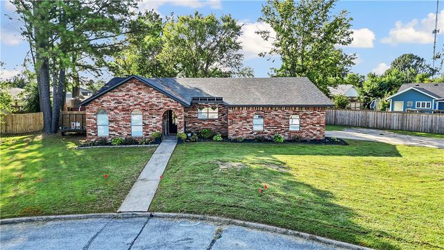 9 NW K Place, Bentonville, AR 72712