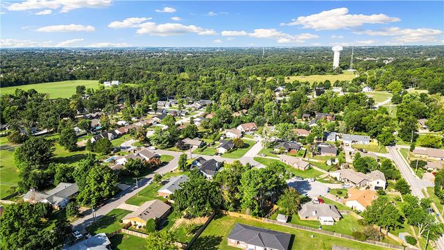 9 NW K Place, Bentonville, AR 72712