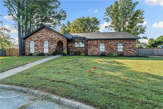 9 NW K Place, Bentonville, AR 72712