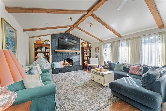 9 NW K Place, Bentonville, AR 72712