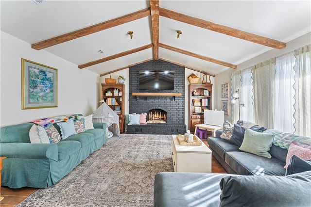 9 NW K Place, Bentonville, AR 72712