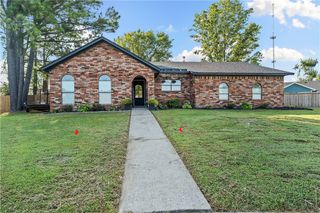9 NW K Place, Bentonville, AR 72712
