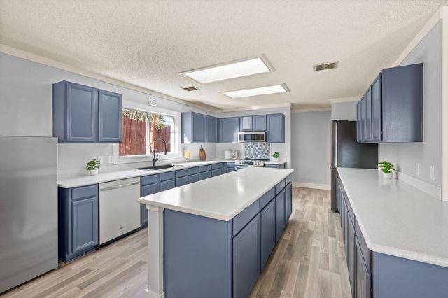 332 Cortland Circle, Roanoke, TX 76262