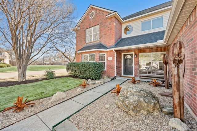 332 Cortland Circle, Roanoke, TX 76262