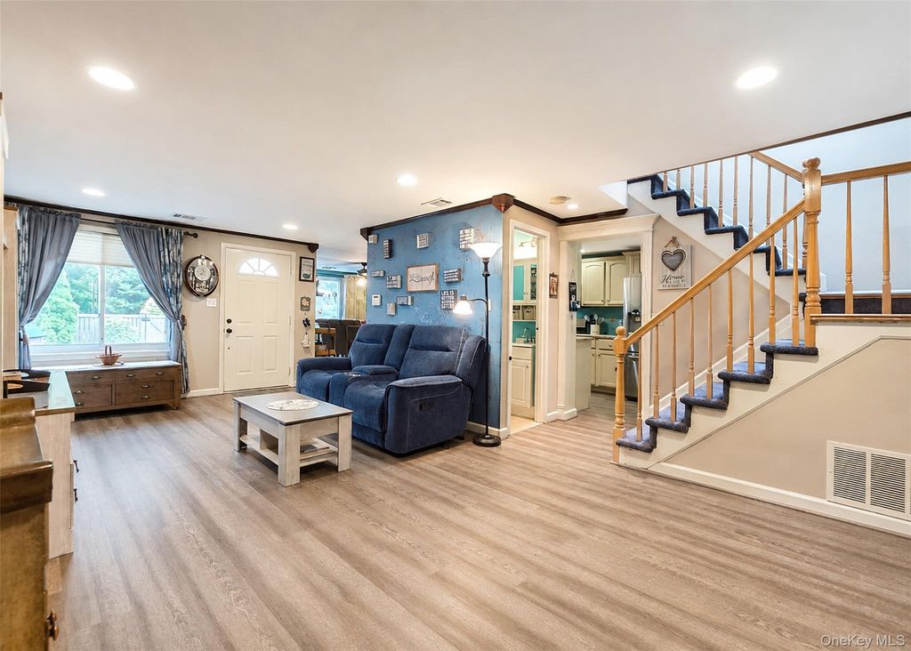 99 Skyline Drive, Coram, NY 11727 — photo 4
