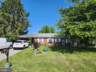20 LOCUST DR, Littlestown, PA 17340