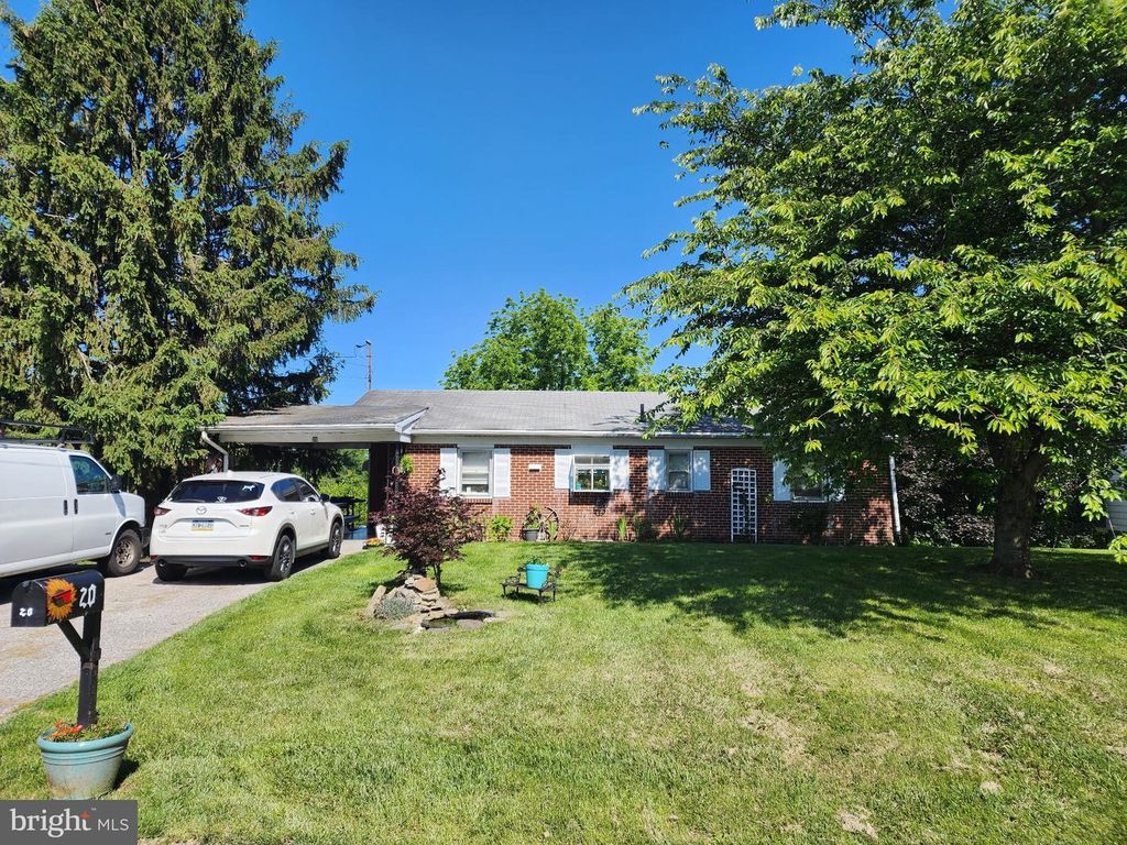 20 LOCUST DR, Littlestown, PA 17340