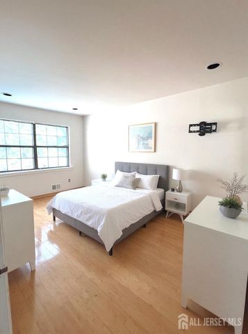 18 Adams Court, East Brunswick, NJ 08816