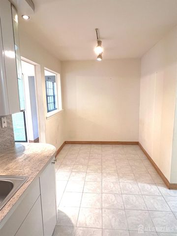 18 Adams Court, East Brunswick, NJ 08816