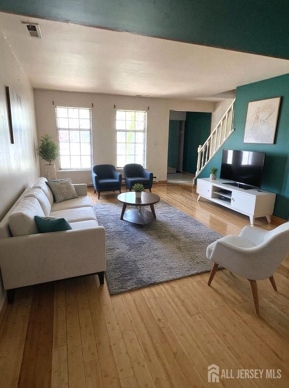 18 Adams Court, East Brunswick, NJ 08816