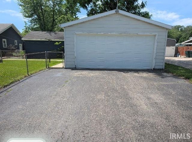 2318 E 8th Street, Muncie, IN 47304