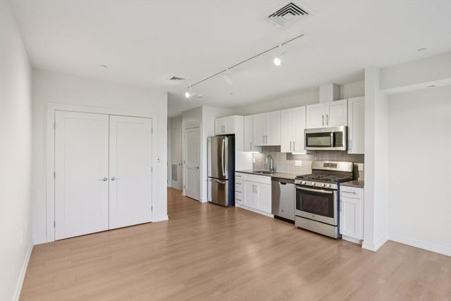 77 New 205, Cambridge, MA 02138