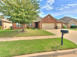 1004 Ashwood Lane, Moore, OK 73160