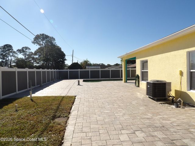 315 Bryn Mawr Avenue NE, Palm Bay, FL 32907