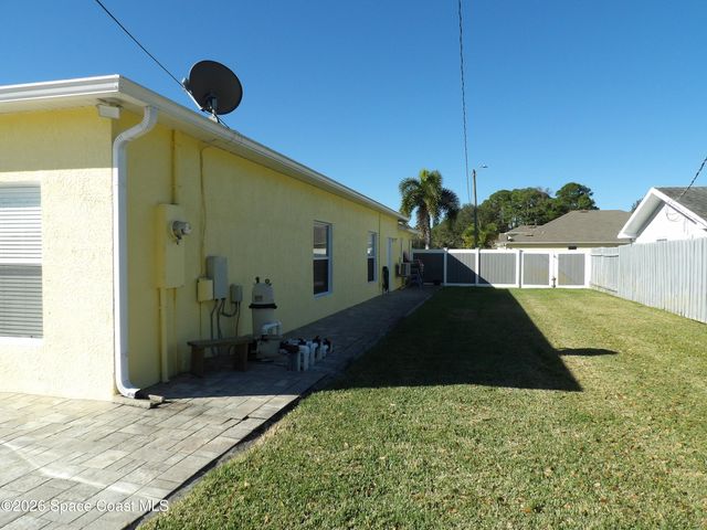 315 Bryn Mawr Avenue NE, Palm Bay, FL 32907