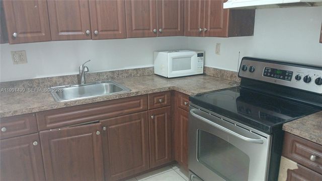 3610 NW 21st Street 313, Lauderdale Lakes, FL 33311