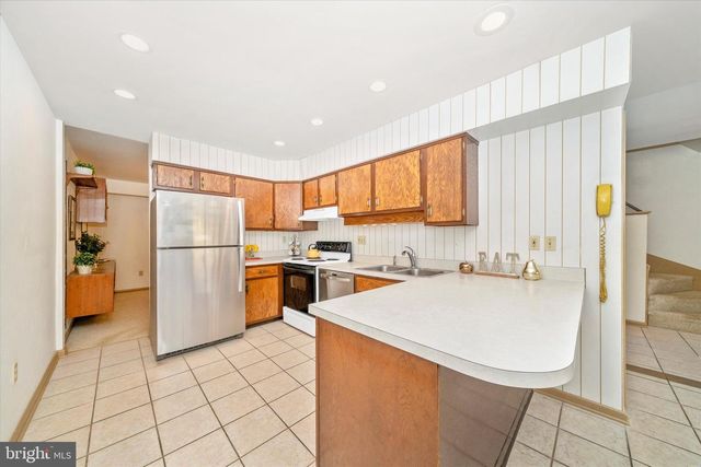 10265 WINDSTREAM DR, Columbia, MD 21044