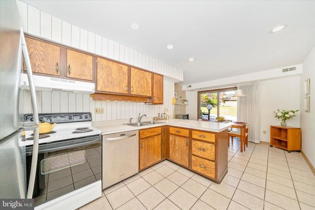 10265 WINDSTREAM DR, Columbia, MD 21044