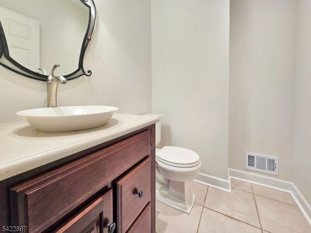 17 Mullen Ln, Lafayette Twp., NJ 07848