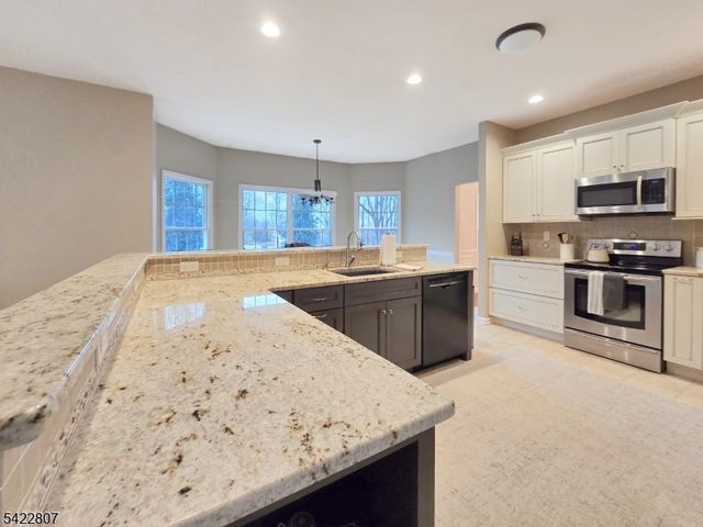 17 Mullen Ln, Lafayette Twp., NJ 07848