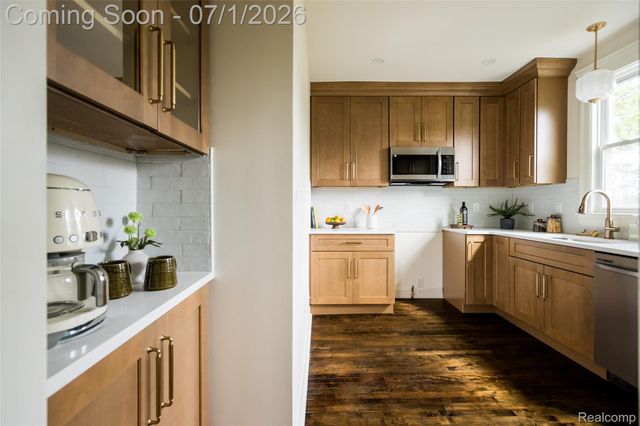 2160 Holcomb Street, Detroit, MI 48214