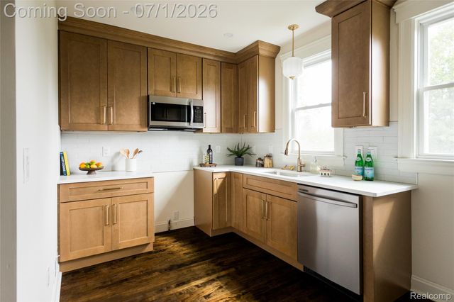 2160 Holcomb Street, Detroit, MI 48214
