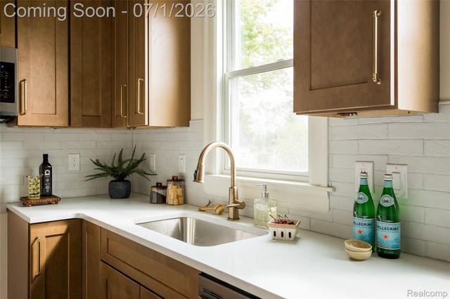 2160 Holcomb Street, Detroit, MI 48214