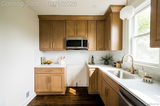 2160 Holcomb Street, Detroit, MI 48214