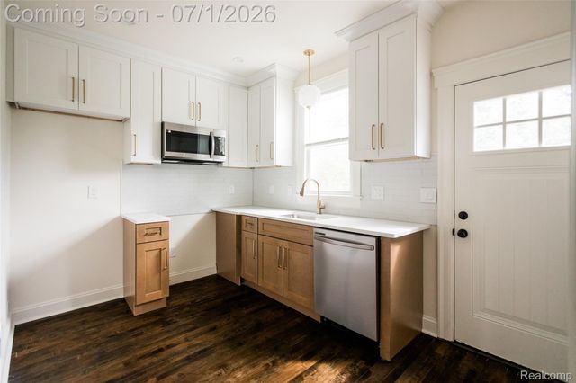 2160 Holcomb Street, Detroit, MI 48214