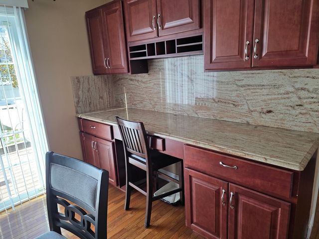 176 Oak Grove Ave, Fall River, MA 02723