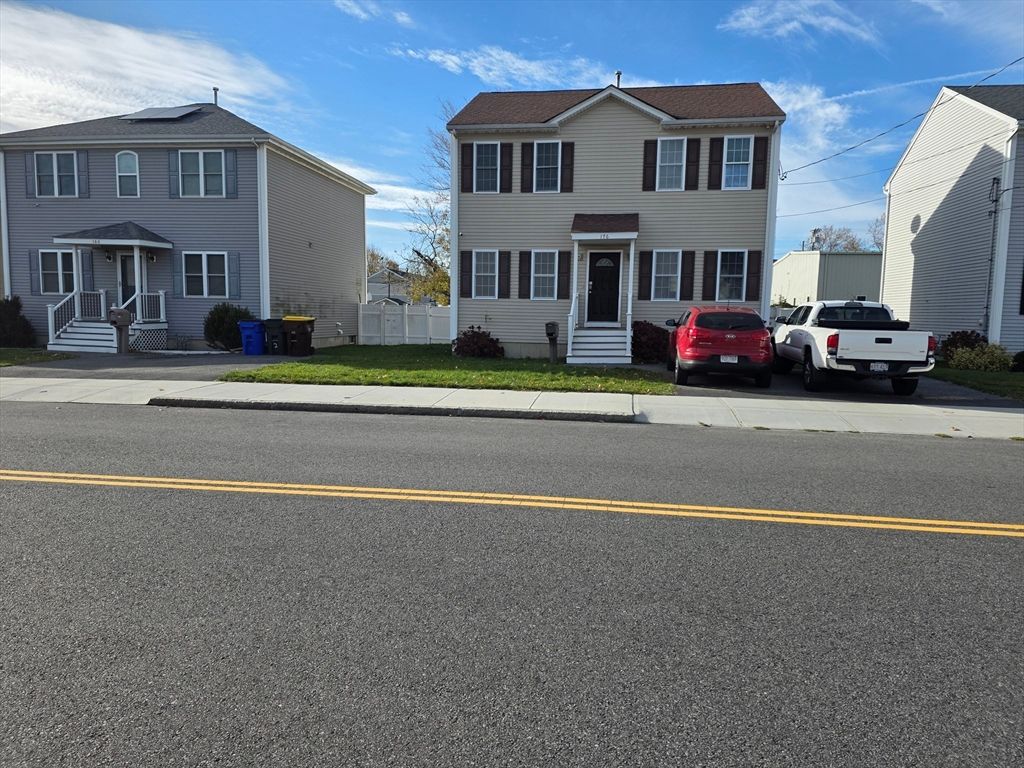 176 Oak Grove Ave, Fall River, MA 02723