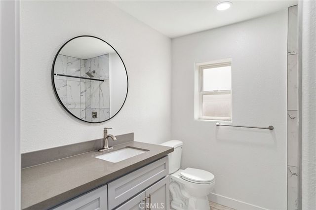 1014 E Casa Loma, Bakersfield, CA 93307