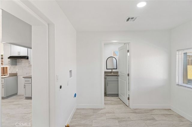 1014 E Casa Loma, Bakersfield, CA 93307
