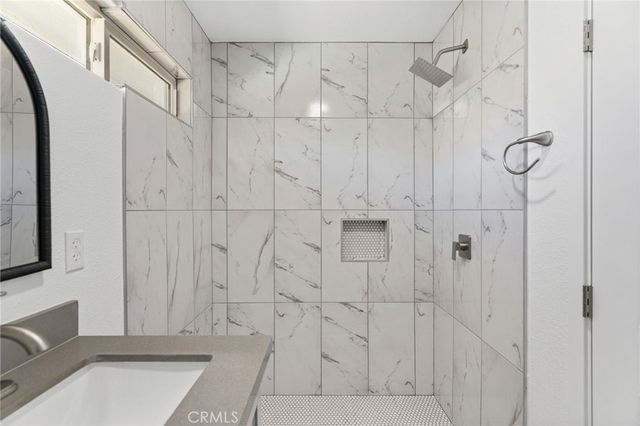 1014 E Casa Loma, Bakersfield, CA 93307