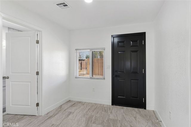 1014 E Casa Loma, Bakersfield, CA 93307