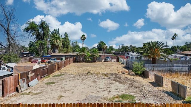 1014 E Casa Loma, Bakersfield, CA 93307