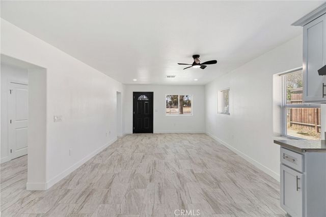 1014 E Casa Loma, Bakersfield, CA 93307