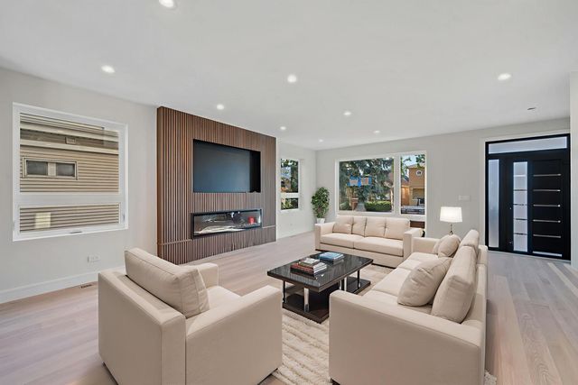 4959 N Merrimac Avenue, Chicago, IL 60630