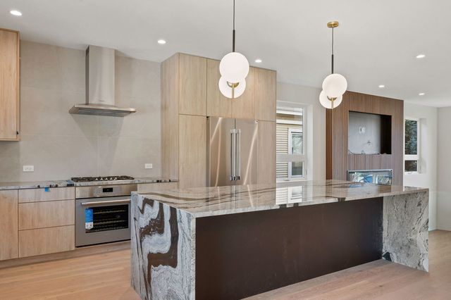 4959 N Merrimac Avenue, Chicago, IL 60630